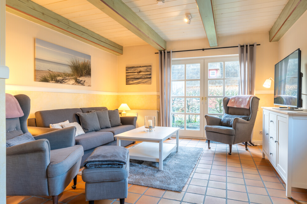 Weiterer Wohnbereich mit Flat-TV, DVD-Player und Musikanlage
