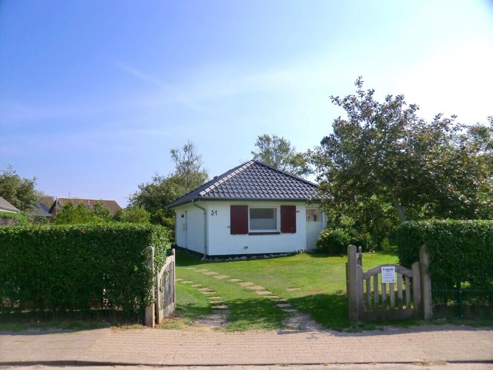 Blick über die Zufahrt zum Ferienhaus