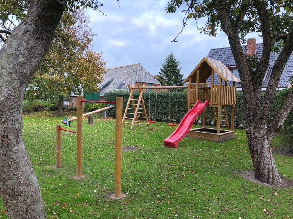 Kinderspielplatz auf dem Grundstück