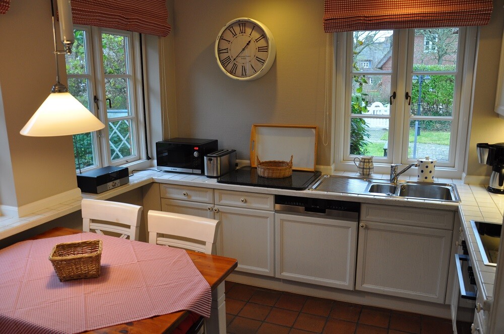 Blick in die vollausgestattete Wohnküche...