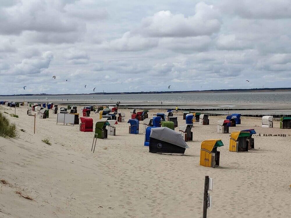 Der herrliche Sandstrand ist nur 500 Meter vom Haus entfernt