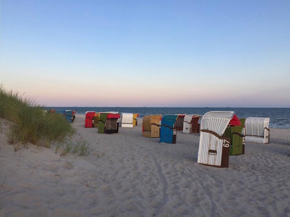 Der schöne Nieblumer Strand ist nur wenige Gehminuten entfernt!